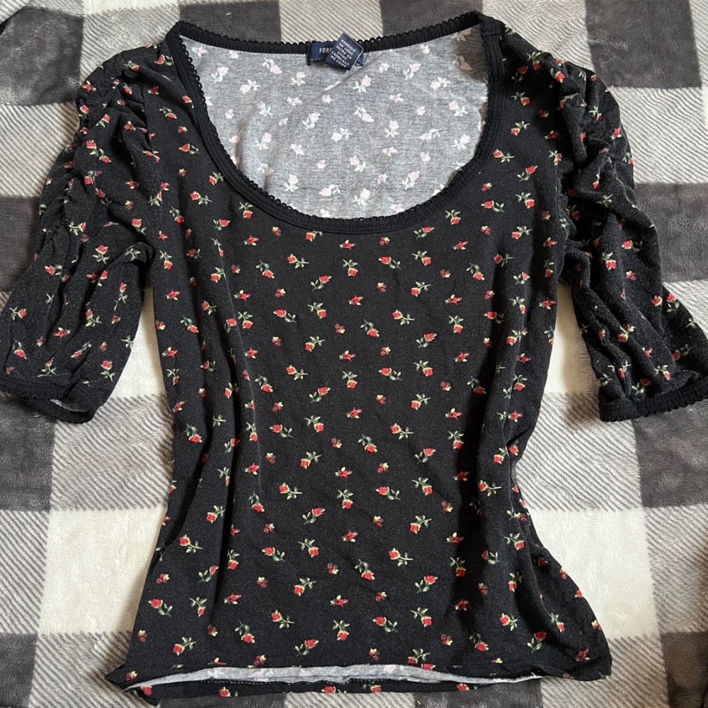 black rose-printed fitted shirt
